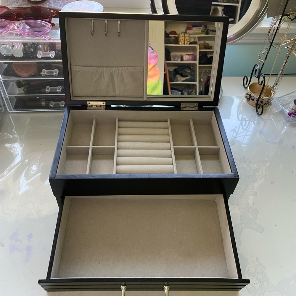 Black jewelry box